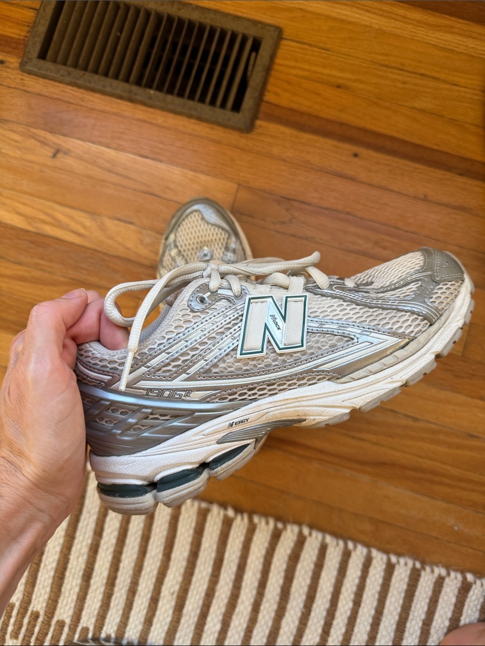 New Balance Gender Inclusive 1906R Running Shoe - Picture 4 of 8